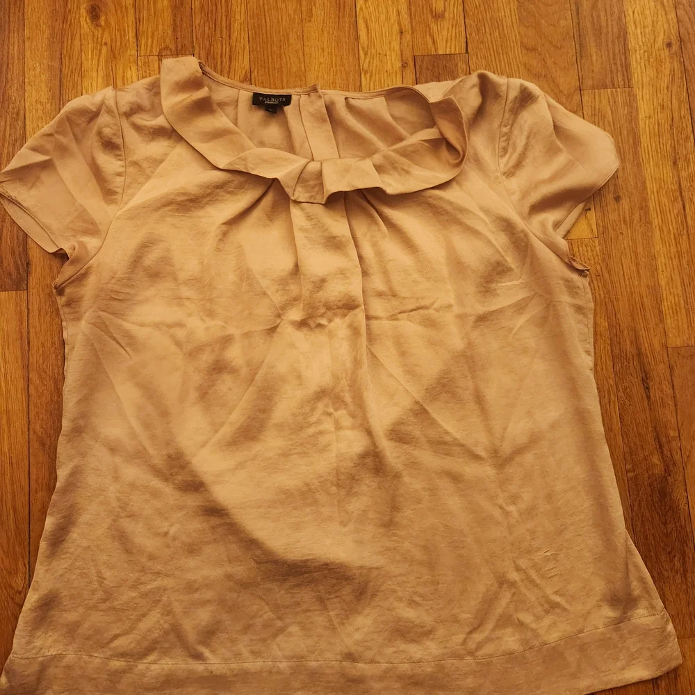 Talbots Champagne Button Down Back Satin Ruffleneck Short Sleeve Blouse Size L - Picture 1 of 10